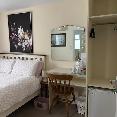 Casa de hóspedes Mary's Of 3*